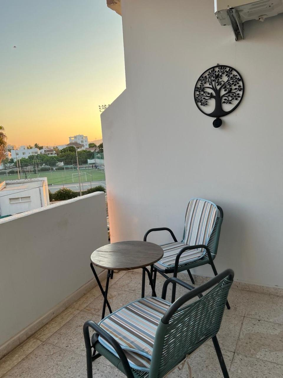 Tower Court Rooms Larnaka Exterior foto